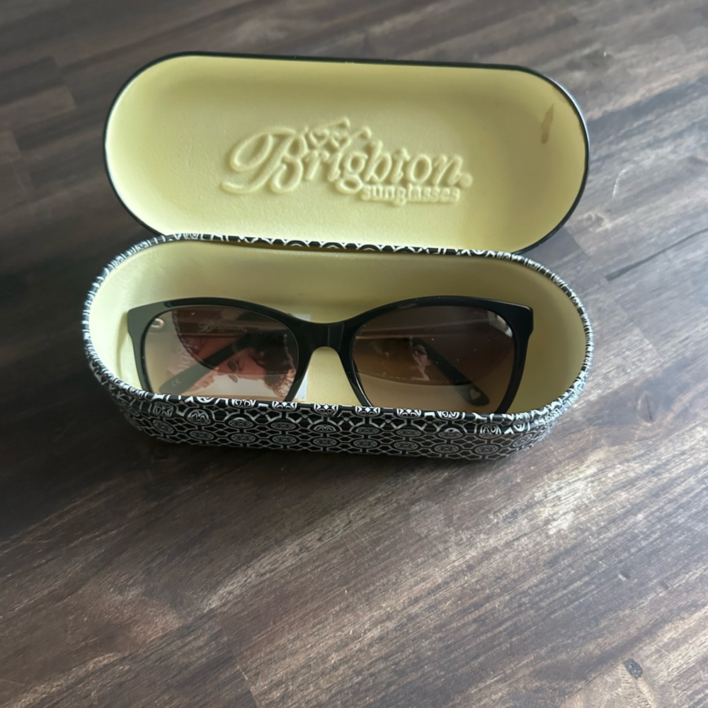 Brighton Spectrum Sunglasses
BRAND NEW NEVER WORN!